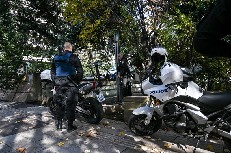 Ύποπτη βαλίτσα Κολωνάκι: Ελεγχόμενη έκρηξη από στελέχη του ΤΕΕΜ