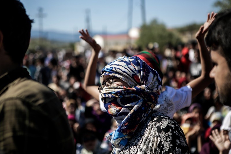 Χίος μετανάστες: Σοβαρά επεισόδια στη ΒΙΑΛ - Τραυματίστηκε και ...