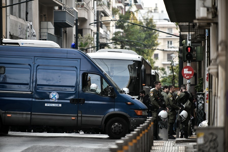 Κουκάκι επιχείρηση: Εκκένωση καταλήψεων με ένταση και δακρυγόνα