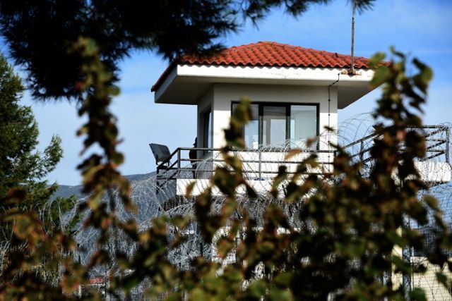 Αυτοσχέδια όπλα και ξυράφι σε μεταλλικό κολιέ εντόπισε η ΕΛ.ΑΣ. στις φυλακές Χανίων