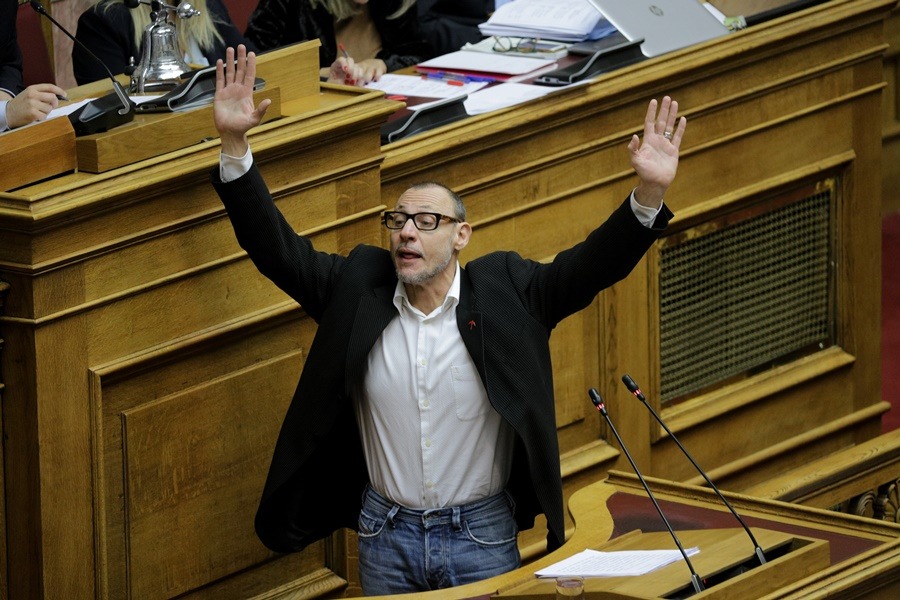 Κλέων Γρηγοριάδης «παραδίνομαι»: Η «παράσταση» του βουλευτή στη Βουλή