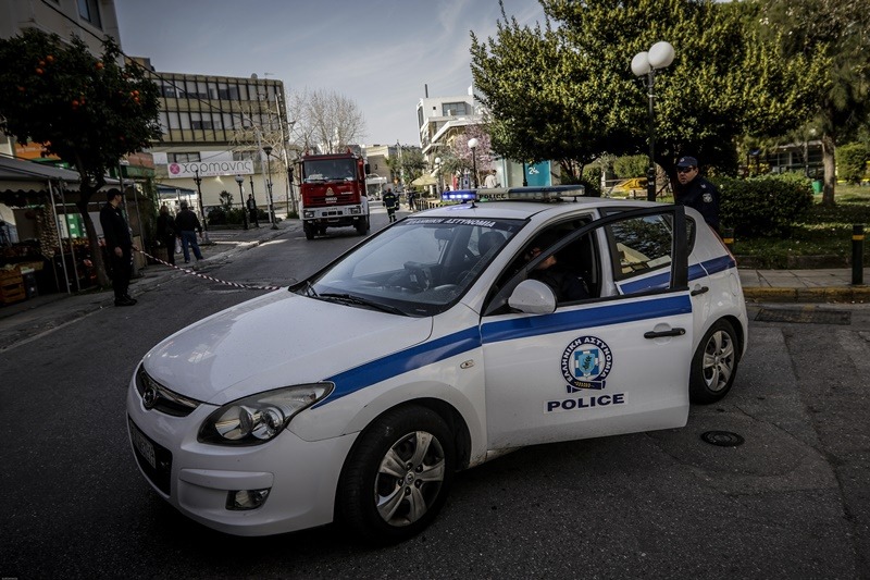 Ληστεία Δάφνη: Μπήκαν με αυτοκίνητο σε κοσμηματοπωλείο