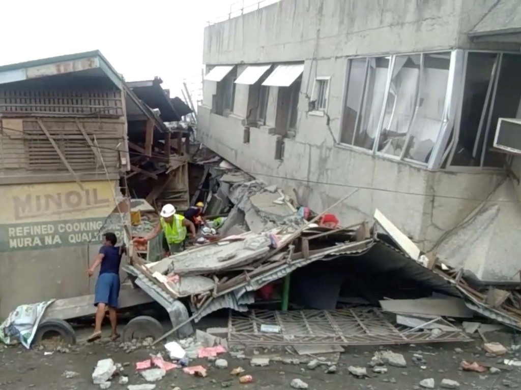 Σεισμός Φιλιππίνες: Πανίσχυρος σεισμός 6,9 Ρίχτερ κόστισε τη ζωή σε ένα κοριτσάκι