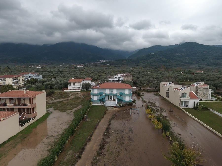 Κακοκαιρία «Διδώ»: Πλημμύρες στην Λάρισα – Φουσκωμένα ρέματα