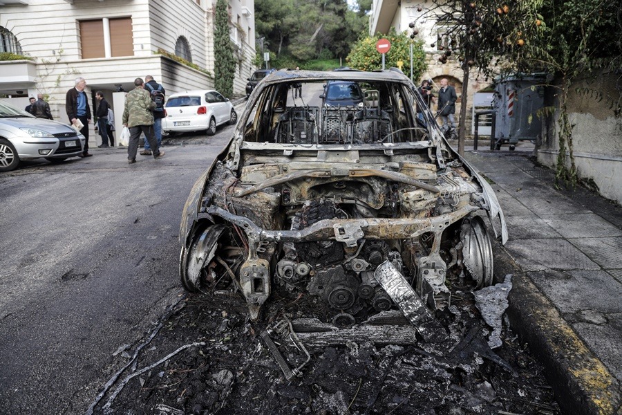 Εμπρησμοί αυτοκινήτων – Βοτανικός: Τρία οχήματα τυλίχτηκαν στις φλόγες
