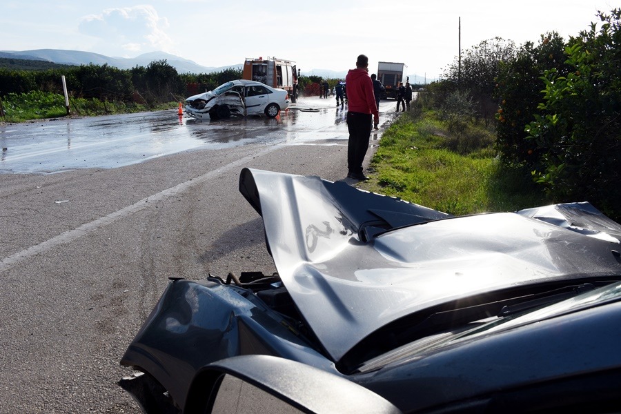 Τροχαίο Εύβοια: Σοβαρό ατύχημα με δύο αυτοκίνητα