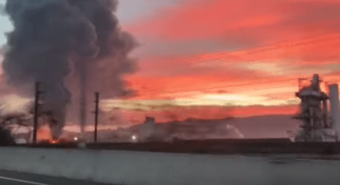 Φωτιά σε εργοστάσιο: Φωτιά στη Βαρκελώνη