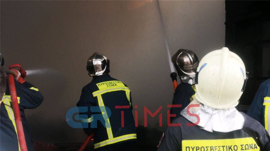 Φωτιά σε αποθήκη: Πυρκαγιά στην Θεσσαλονίκη