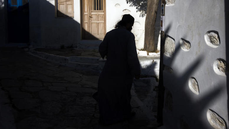 Ιερέας αποζημιώσεις: Δήλωνε κλοπές για να παίρνει χρήματα – Στο κόλπο και αστυνομικός