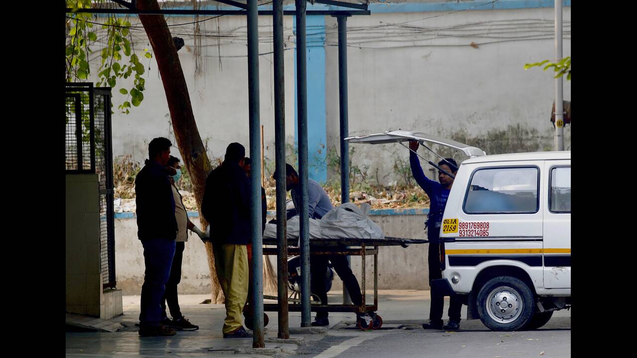 Φωτιά στην Ινδία: Πυρκαγιά σε εργοστάσιο, τους “έπιασε” στον ύπνο – Δεκάδες νεκροί