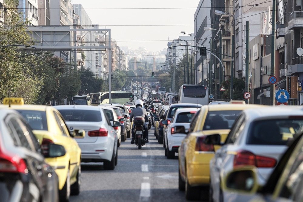 Κίνηση τώρα Αθήνα: Διπλή καραμπόλα στην Μεσογείων