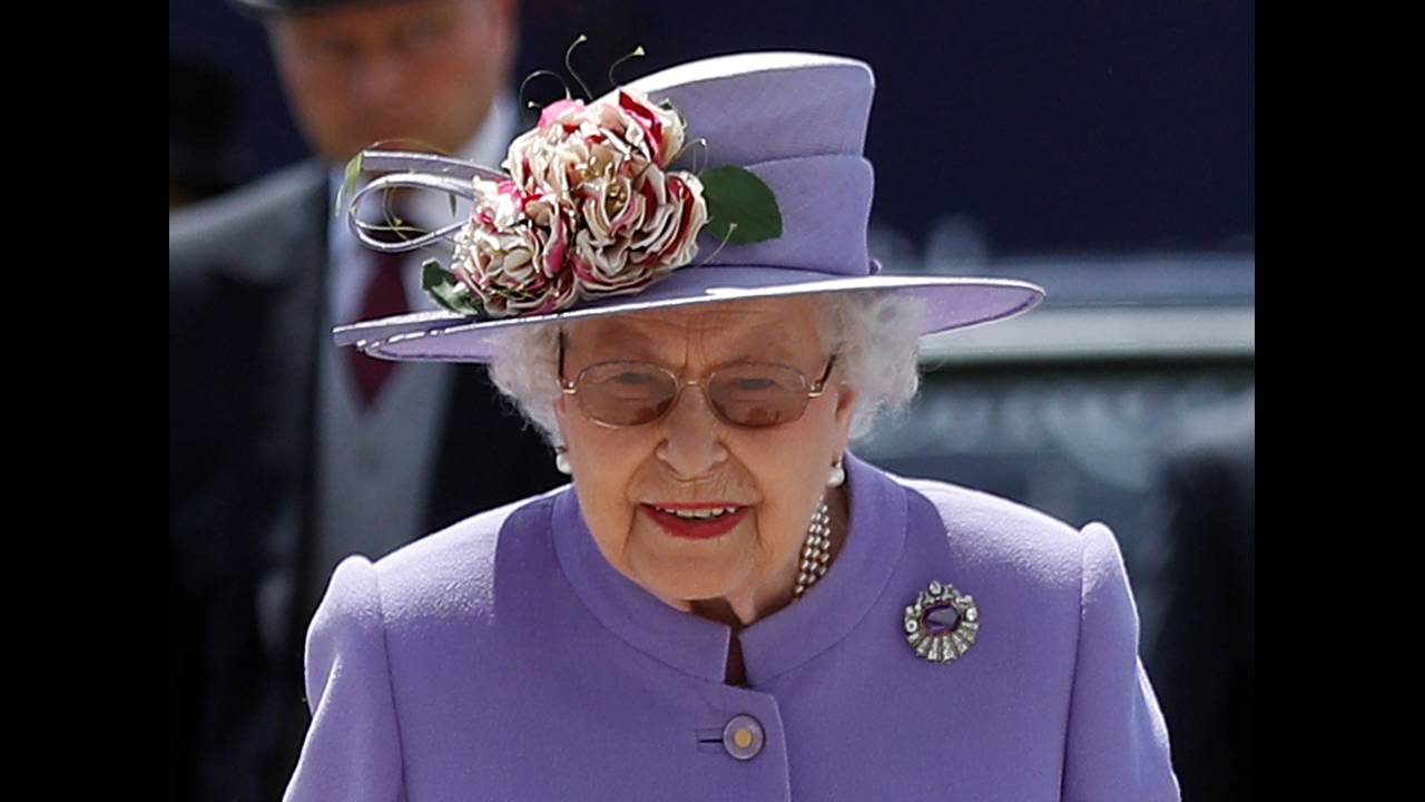 Βασίλισσα Ελισάβετ και Μέγκαν: Η… χαρά για το όγδοο δισέγγονό της