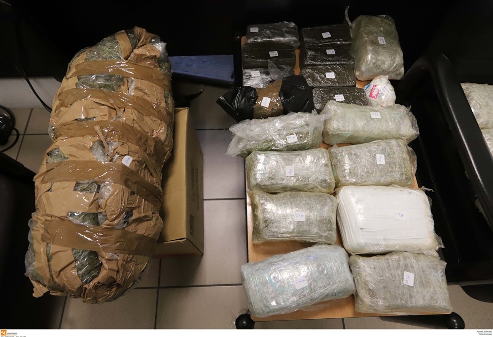 Διακίνηση ναρκωτικών: Σύλληψη επτά ατόμων στον Πειραιά