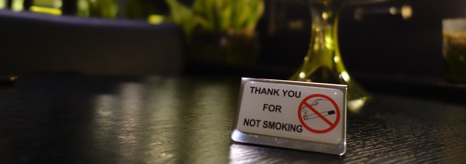 Αντικαπνιστικός νόμος 2019: Πελάτες βγαίνουν έξω για τσιγάρο και… εξαφανίζονται