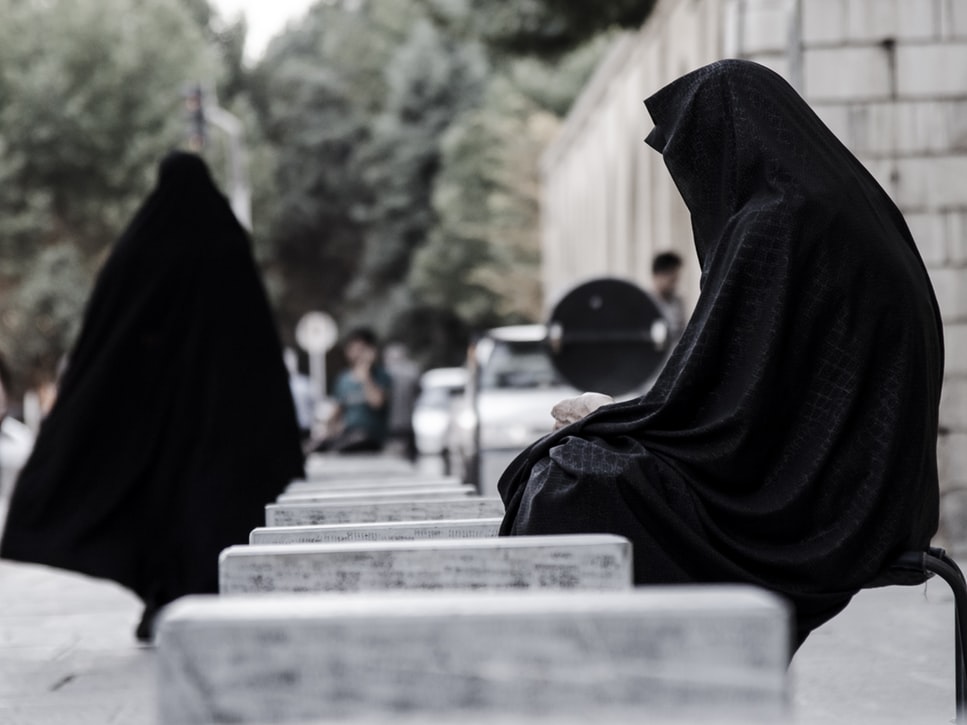 Σαουδική Αραβία δικαιώματα γυναικών: Από την ίδια είσοδο θα μπαίνουν πλέον στα εστιατόρια