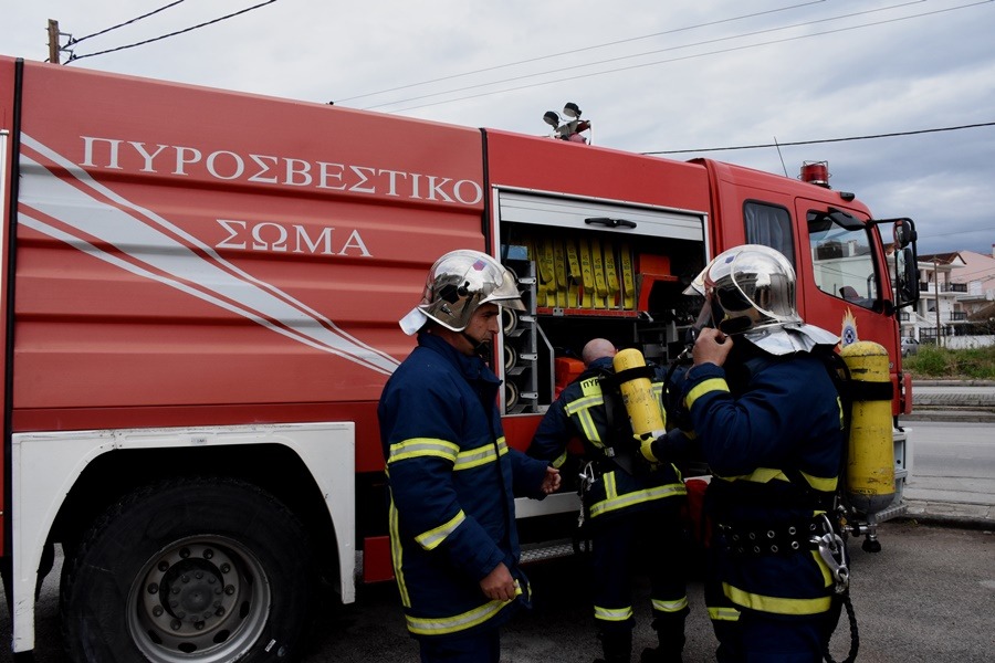 Τροχαίο Κρήτη: Επιχείρηση απεγκλωβισμού ηλικιωμένου