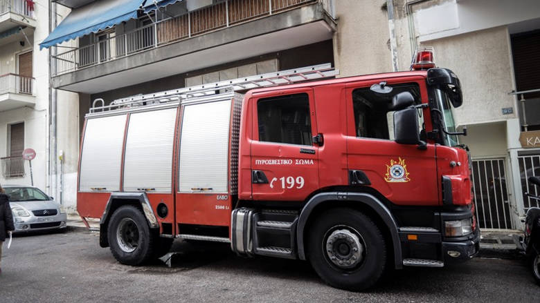 Φωτιά Θεσσαλονίκη τώρα: Πυρκαγιά σε εγκαταλελειμένο σπίτι στην Άνω Πόλη