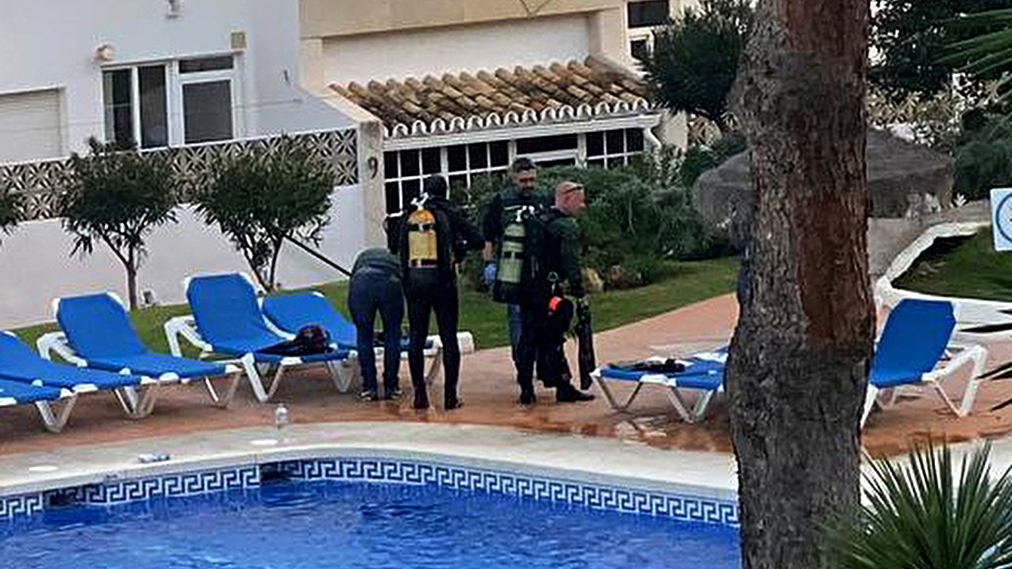 Πνίγηκαν σε πισίνα: Πώς πέθαναν ο Βρετανός πατέρας και τα παιδιά του στην Ισπανία