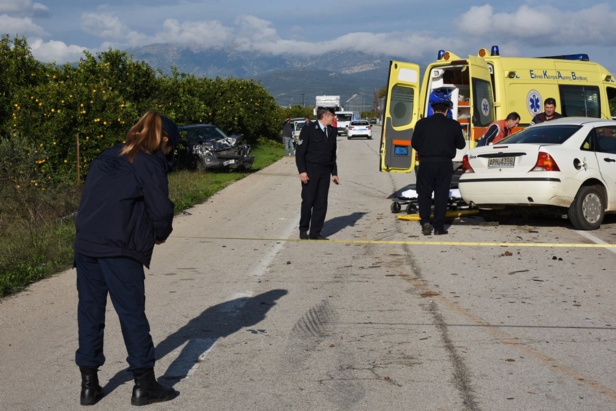Τροχαίο Φθιώτιδα: Αυτοκίνητο κόπηκε στα δύο – Ένας νεκρός και δύο τραυματίες