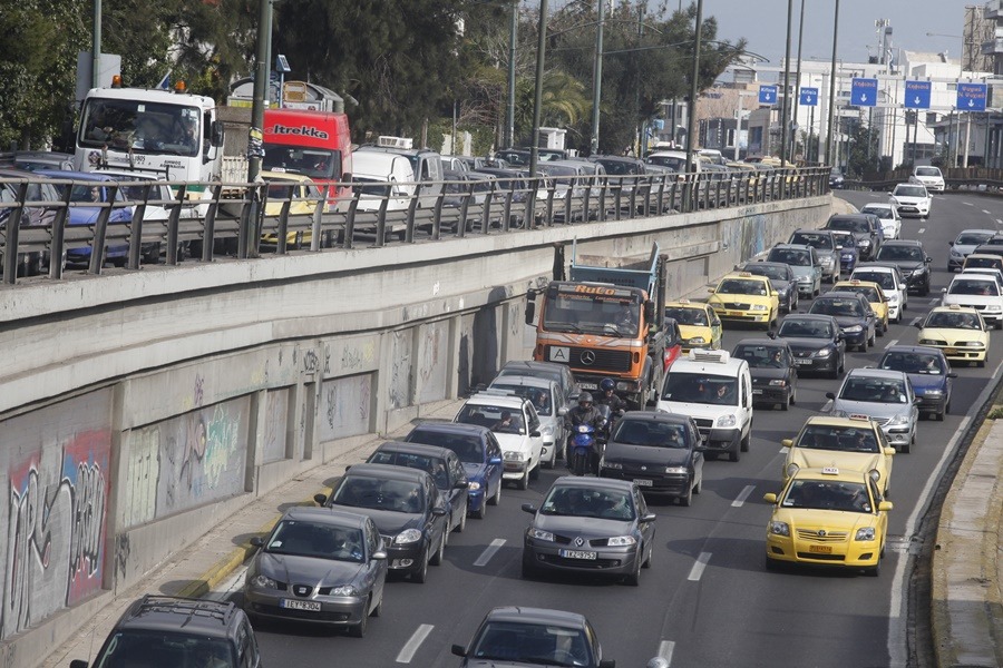 Τροχαίο Κηφισίας: Αυτοκίνητο παρέσυρε πεζή – Kυκλοφοριακό κομφούζιο