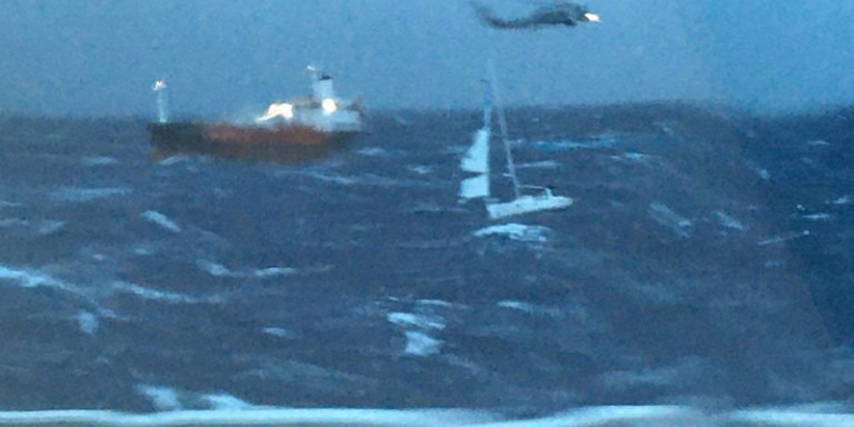 Ακυβέρνητο σκάφος Τζια: Συγκλονιστική στιγμή από τη διάσωση των 4 επιβαινόντων
