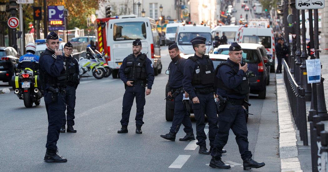 Επίθεση με μαχαίρι: Θρίλερ στο Παρίσι