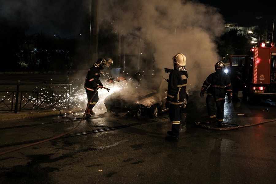 Εμπρησμός αυτοκινήτων: 20 καμένα οχήματα – Σε Μαρούσι, Αθήνα και Αγ. Παρασκευή