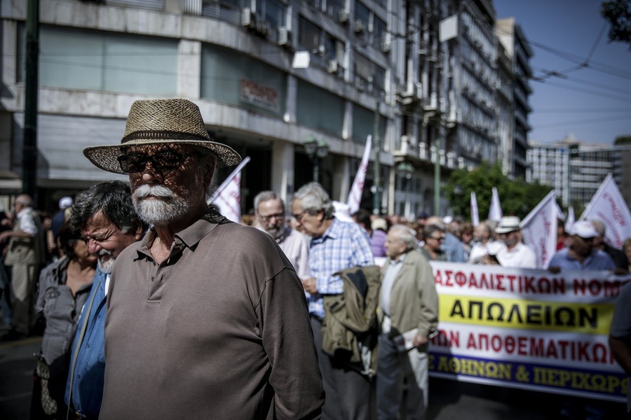 Ασφαλιστικό διαβούλευση: Αυξήσεις σε συντάξεις και μειώσεις σε εισφορές – Οι 7 βασικές αλλαγές