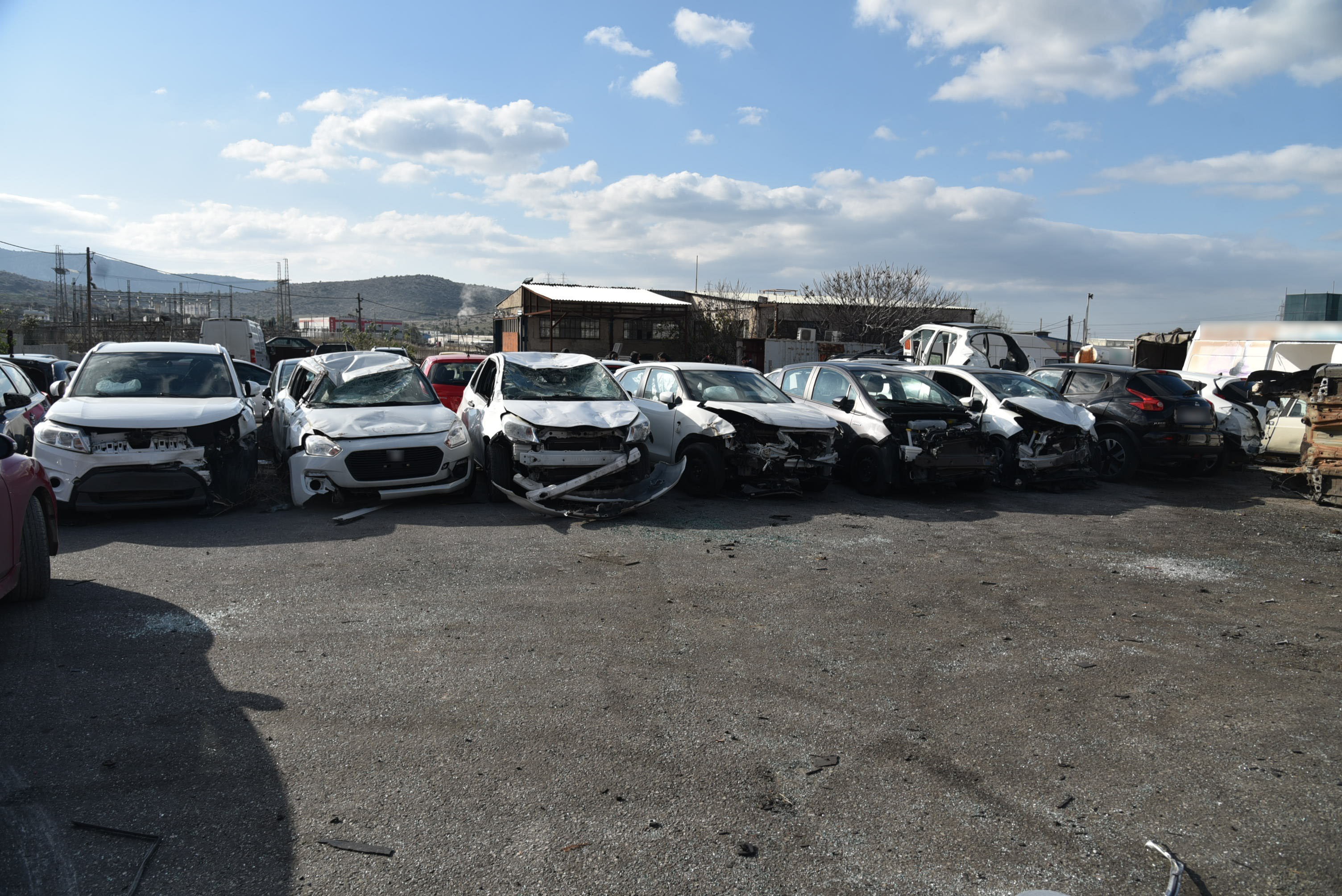 Μάντρα με κλεμμένα αυτοκίνητα – Ασπρόπυργος: Ένα όχημα στο Μαρούσι, οδήγησε στην αποκάλυψη
