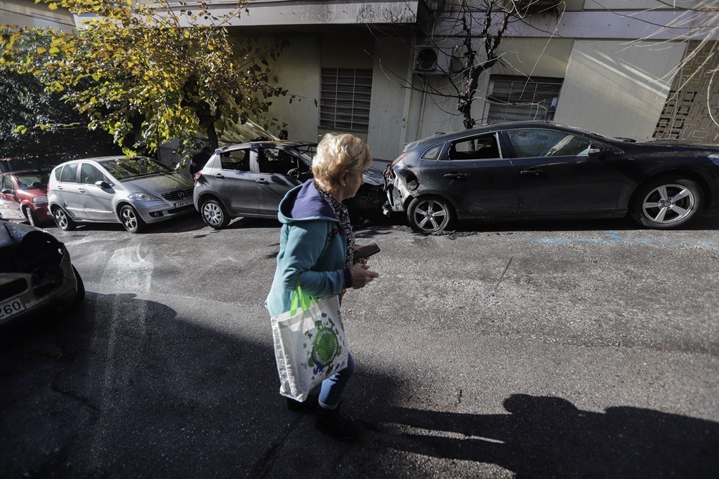 Εμπρησμός Κολωνάκι: Έκαψαν ξανά αυτοκίνητα – Συνεχίζονται οι καταδρομικές επιθέσεις