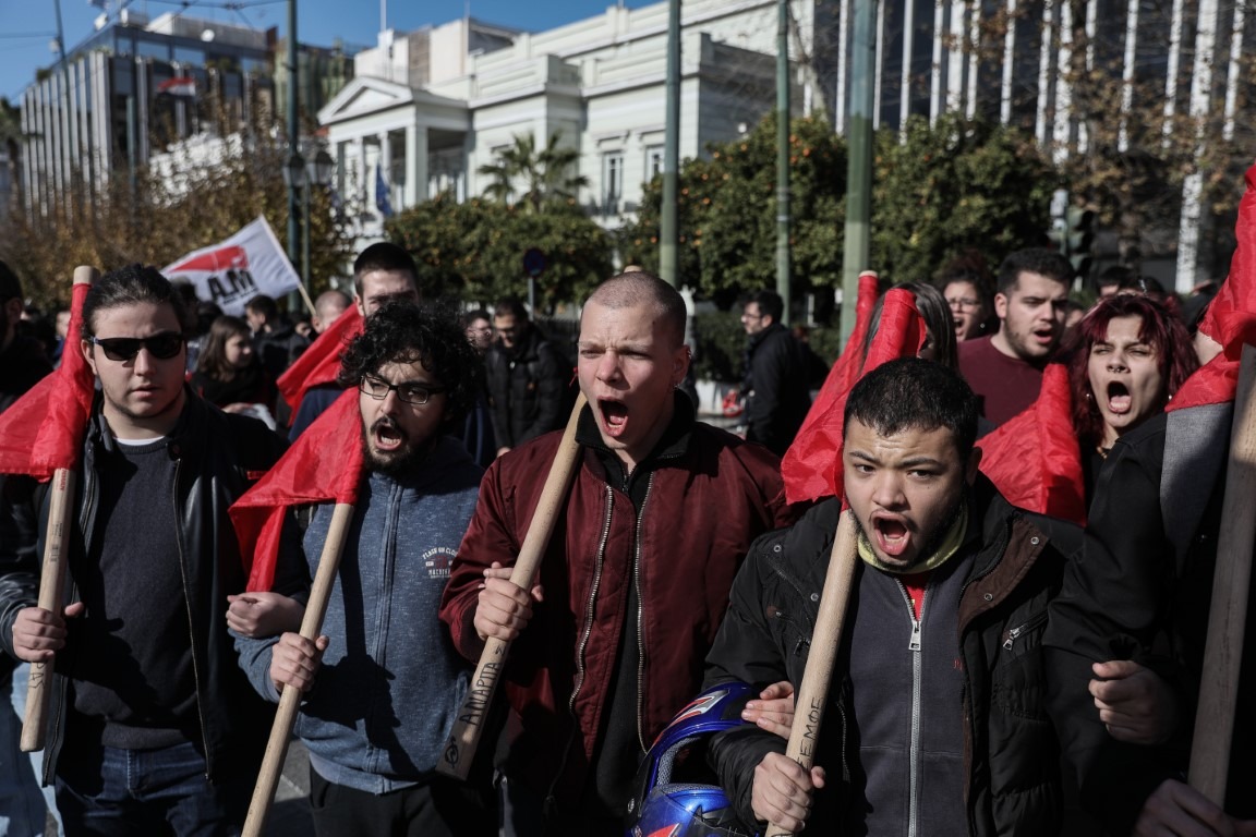Συλλαλητήριο τώρα: Συγκέντρωση διαμαρτυρίας στο κέντρο της Αθήνας