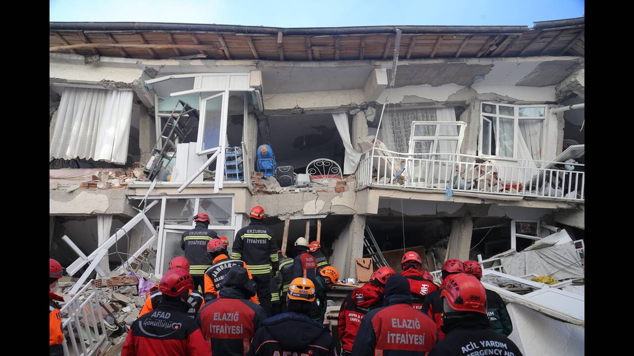 Σεισμός Τουρκία: Στους 29 οι νεκροί, ψάχνουν για επιζώντες