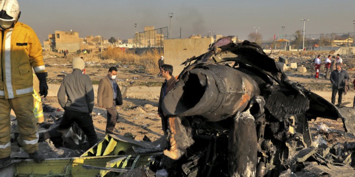 Αεροπλάνο έπεσε στο Ιράν: Πήρε φωτιά ενώ βρισκόταν στον αέρα