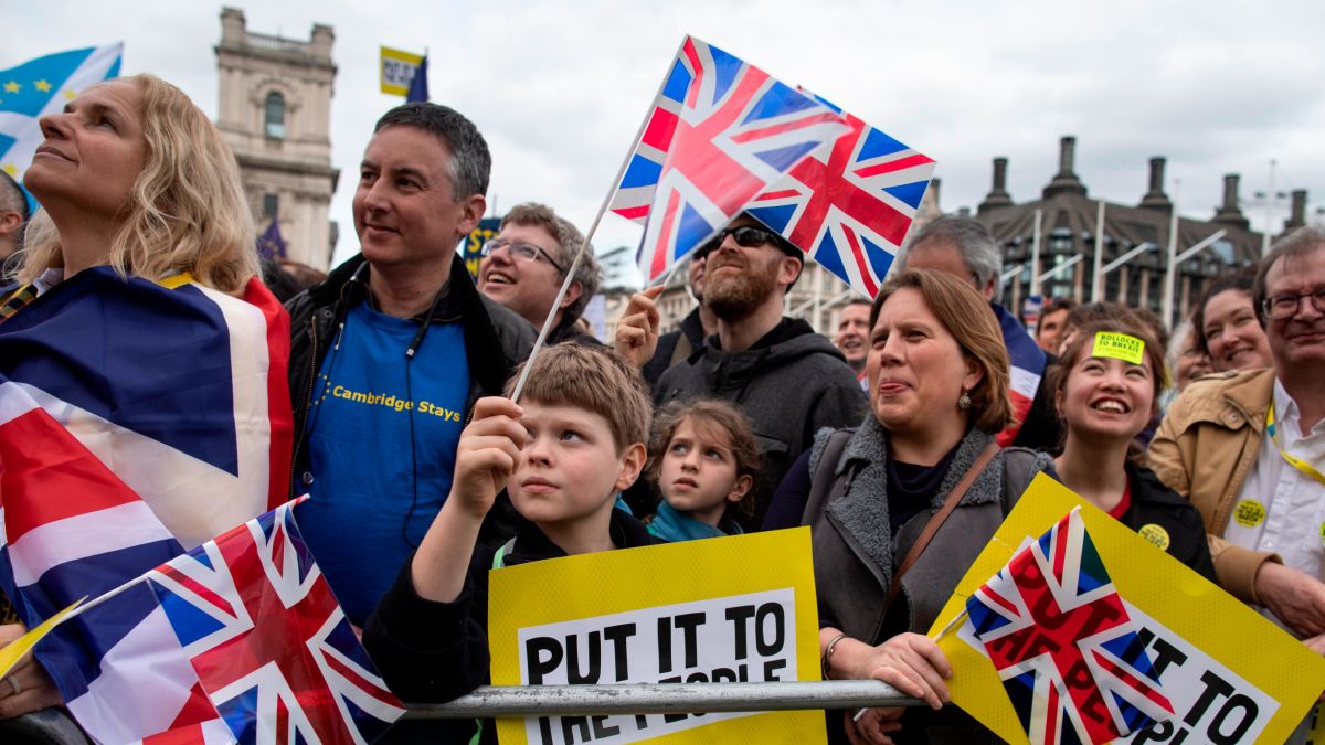 Brexit δημοσκόπηση: Το 53% των Βρετανών θέλει να παραμείνει στην ΕΕ