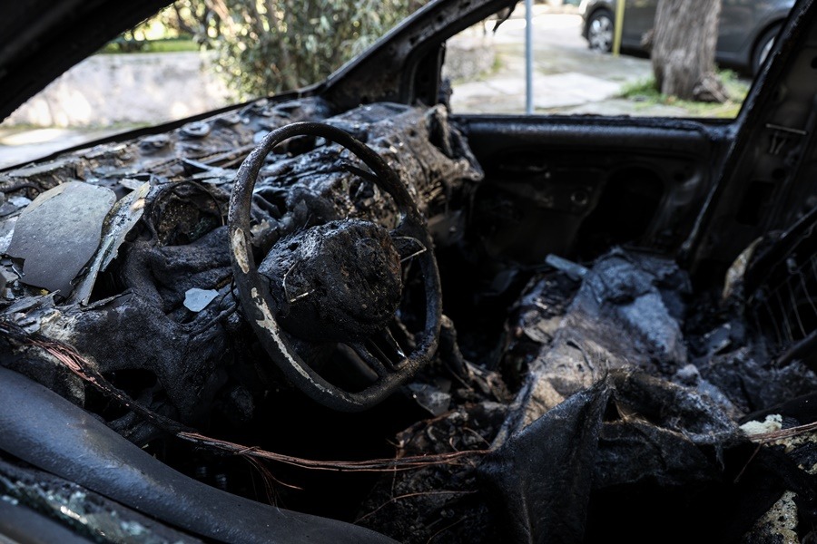 Φωτιά σε αυτοκίνητο: Όχημα τυλίχτηκε στις φλόγες στη Θεσσαλονίκη
