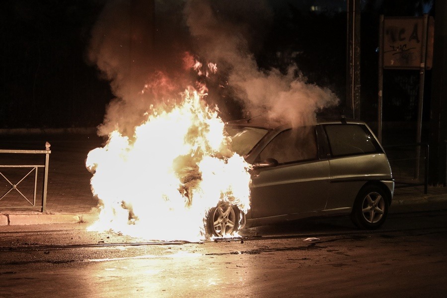 Φωτιά σε αυτοκίνητα – Κρήτη: Δύο πυρκαγιές σε οχήματα σε διαφορετικά σημεία