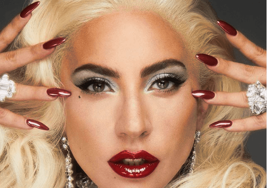 Lady Gaga σχέση: Νέος σύντροφος για την σταρ – Το παθιασμένο φιλί