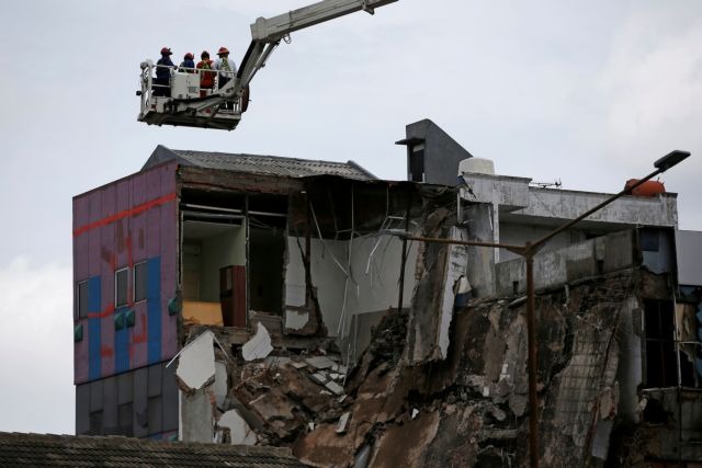Κατάρρευση κτιρίου Ινδονησία: Νεκροί και τραυματίες από τις πλημμύρες στην Τζακάρτα