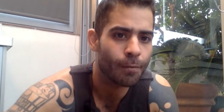 Ιάσων Κέσεν παπάς: Ο νεαρός με τα τατουάζ, πέταξε τα ράσα
