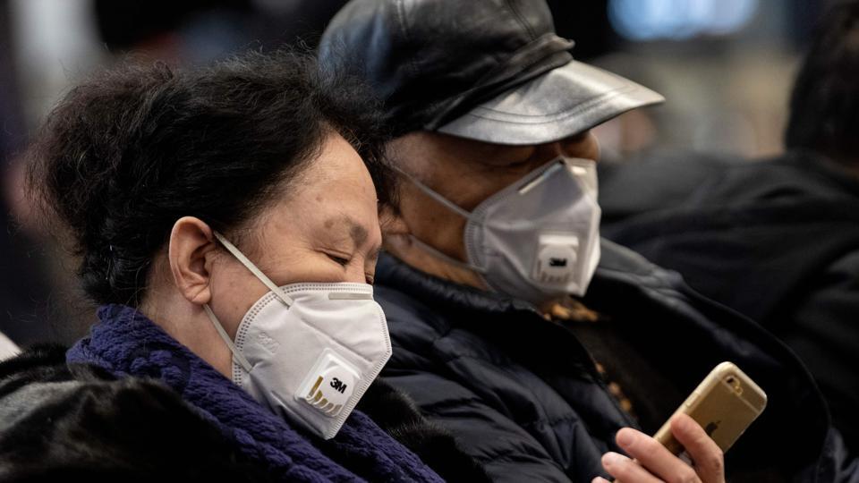Κοροναϊός Κίνα: Αυξάνονται οι νεκροί, σε συναγερμό αεροδρόμια και σταθμοί