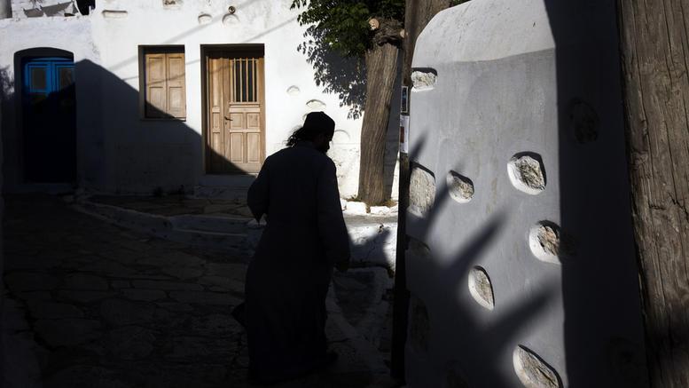 Παπάς χτύπησε πιστή: Ο Μητροπολίτης Λάρισας διέταξε ένορκες ανακρίσεις