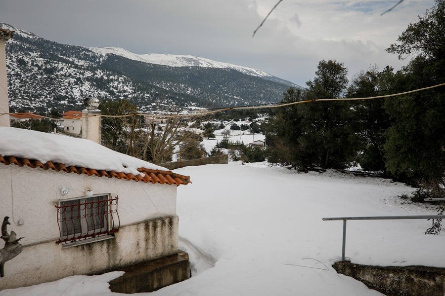 Βίλια Αττικής χιόνια: Σαρώνει η κακοκαιρία «Ηφαιστίων»