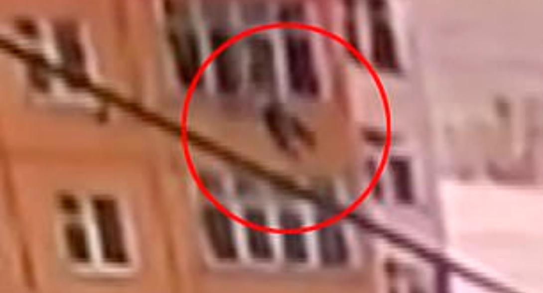 Έπεσε από μπαλκόνι: Γυναίκα στο κενό από τον 9ο όροφο – Δεν έπαθε τίποτα
