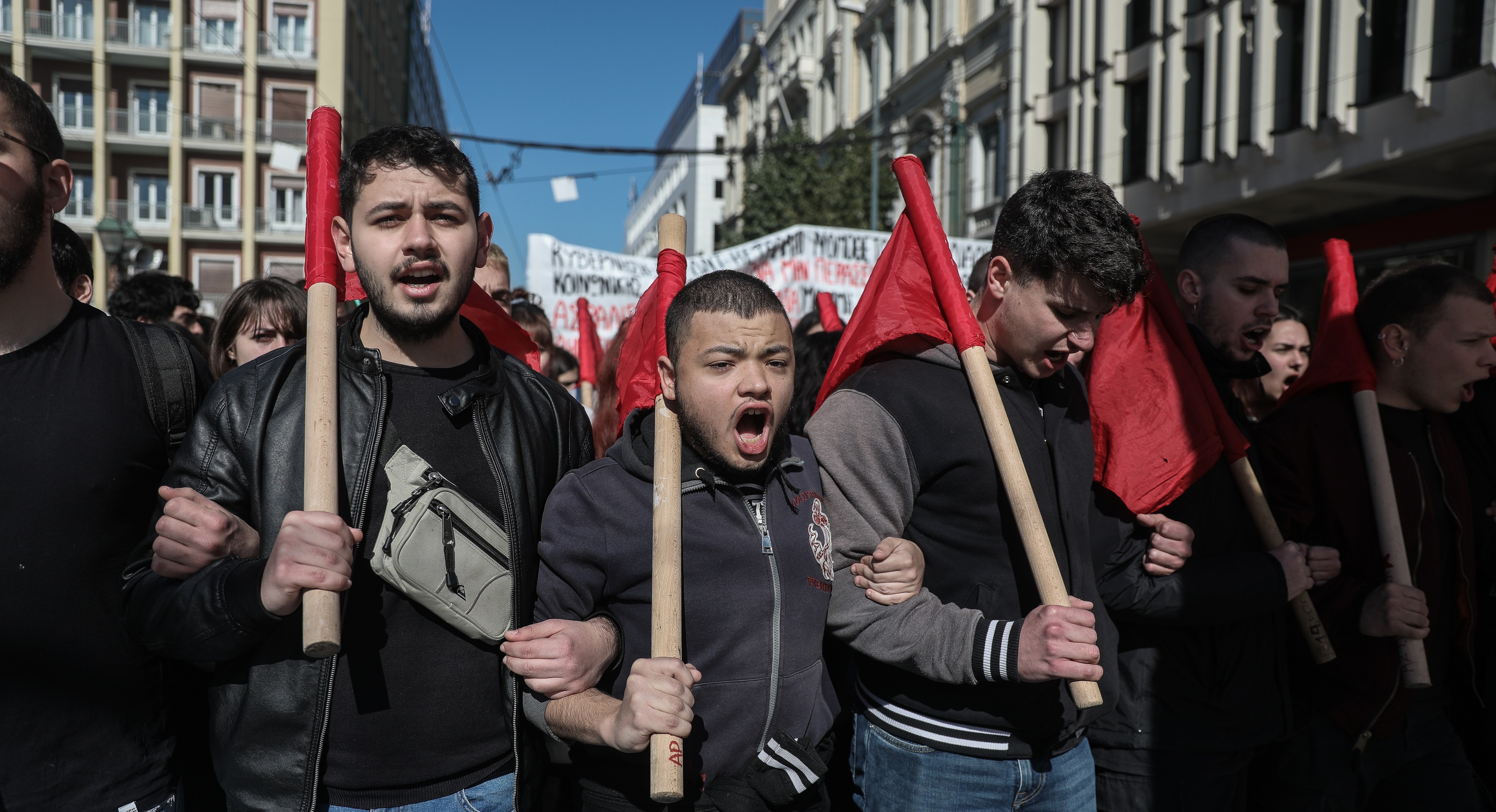 Απεργία σήμερα 18/2: Ακινητοποιημένα ΜΜΜ, πορείες στο κέντρο και πόλεμος ΝΔ – ΣΥΡΙΖΑ