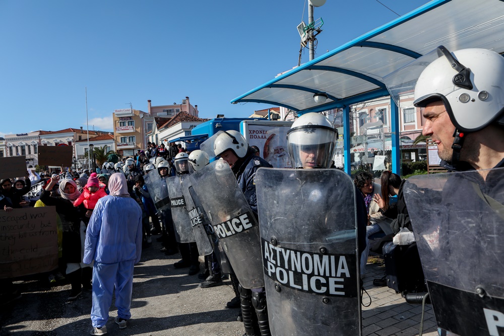 Μόρια όπλο: Ταυτοποιήθηκαν 14 μετανάστες για τα επεισόδια