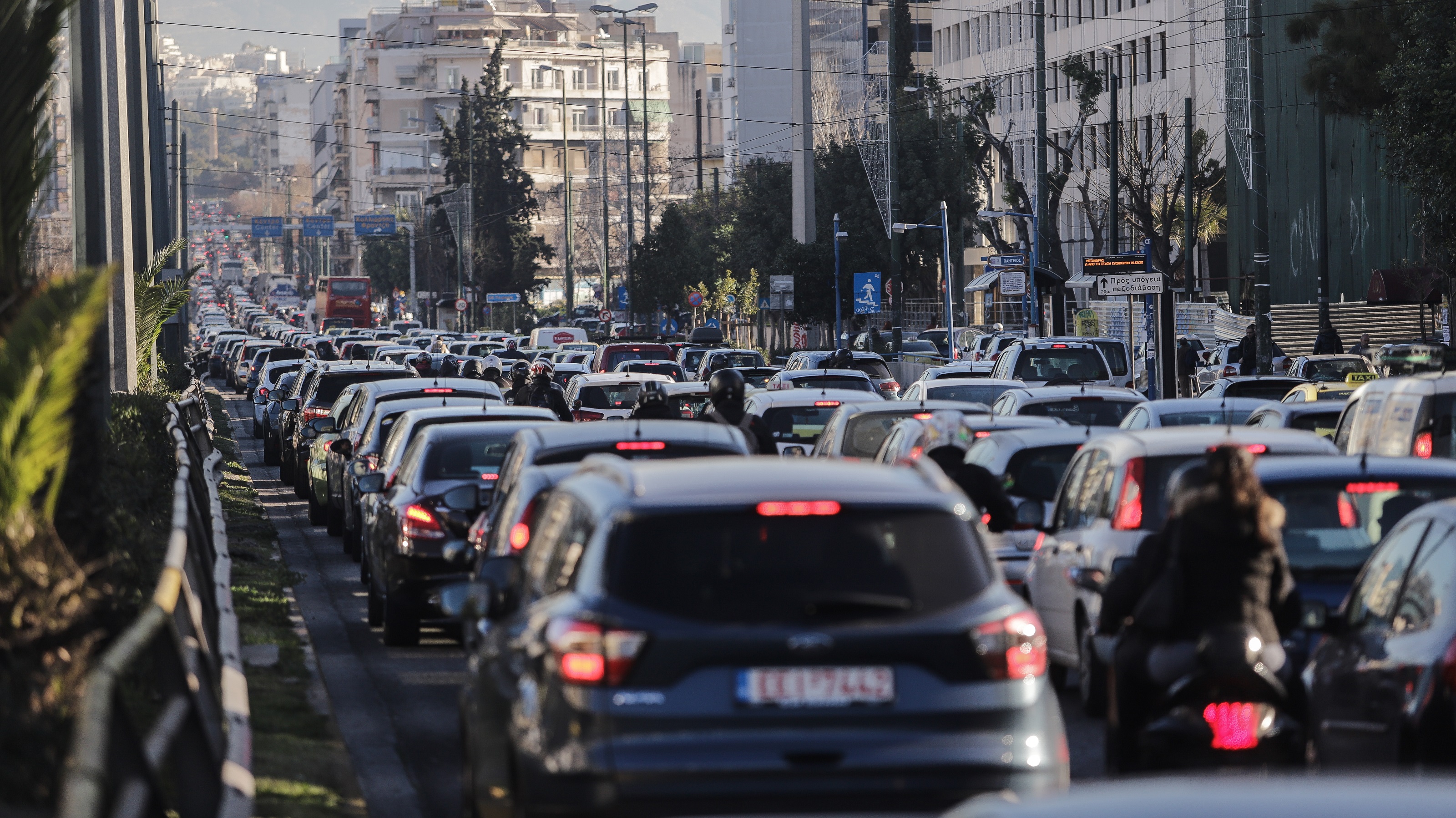 Απεργία σήμερα: Χάος στην Αθήνα – Αυξημένη κίνηση στους δρόμους