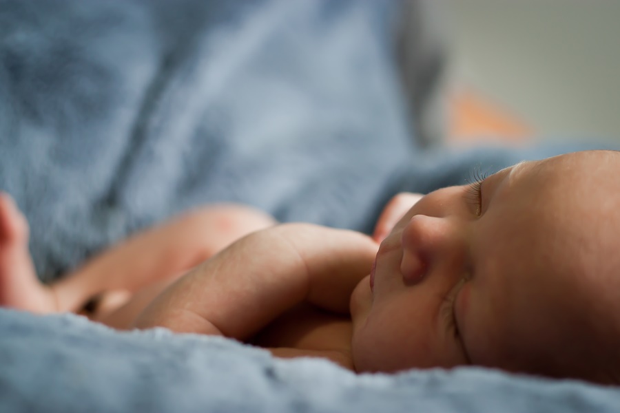 Μωρό νεύρα: Viral το βρέφος που κοιτά απειλητικά τη μαιευτήρα
