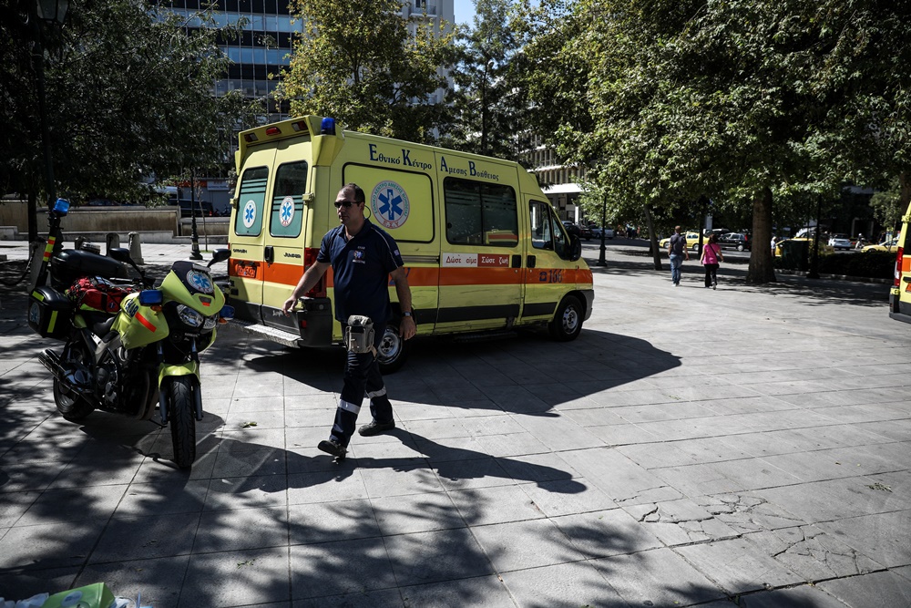 Επίθεση σε διασώστη: Εξοργιστικό βίντεο από το Ηράκλειο