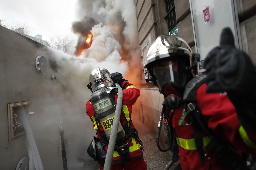 Φωτιά σε πολυκατοικία Στρασβούργο: Τι λένε οι πυροσβέστες για την πυρκαγιά