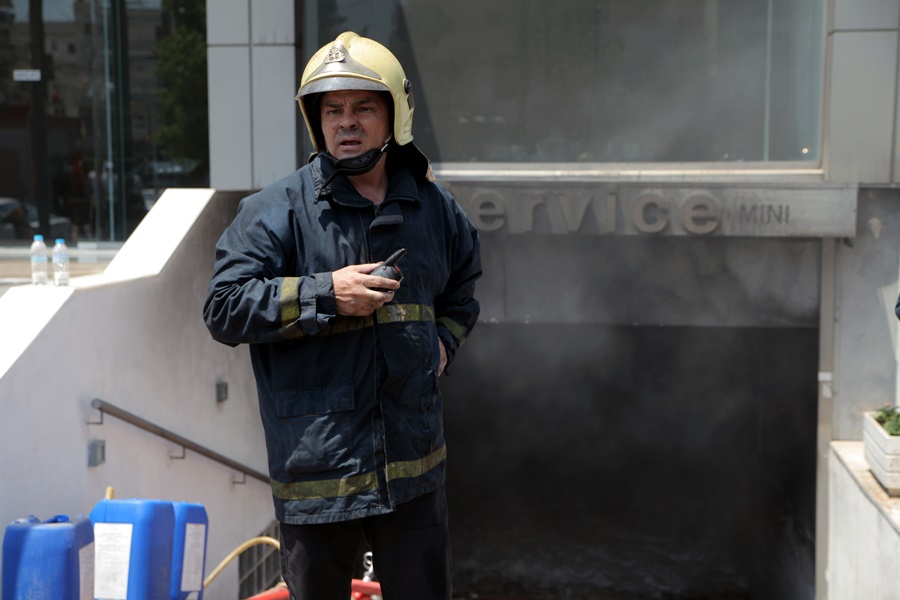 Φωτιά Γέρακας: Πυρκαγιά ξέσπασε σε συνεργείο αυτοκινήτων